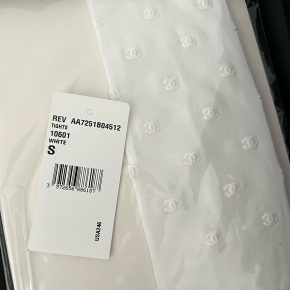 Chanel CC Tights - Picture 2 of 4